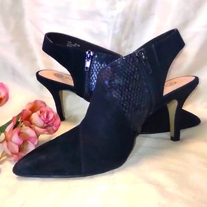 Bella-Vita Black Suede Women's Shoes. Size 91/2 M